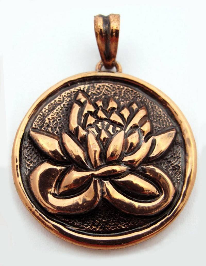 Lotus Anhänger Blume Hand-Gefertigte Kupfer Amulett von LifeIsAGiftShop