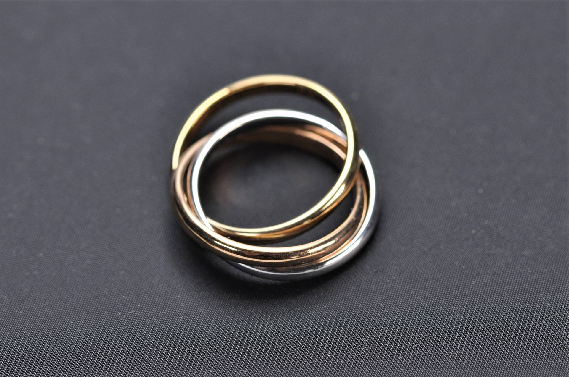 14K Gold Dreieinigkeit Ehering. Dreifaltigkeitsring. Rollring. Goldhochzeitsring . Dreifarbiger Ring von LifeOfJewelry