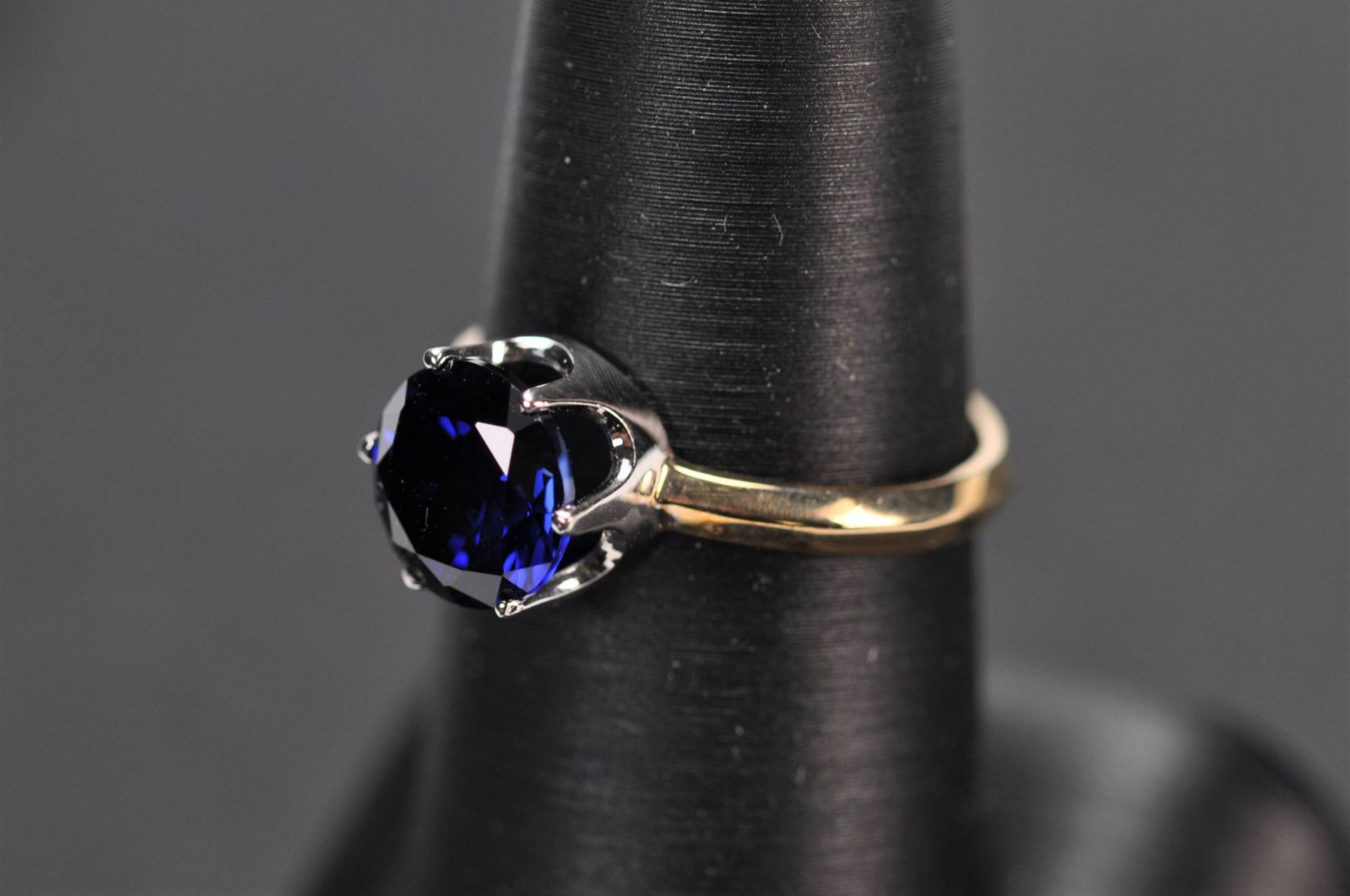 Lab-Created Sapphire Ring September Heller Stein Blauer Edelstein Gold 14K von LifeOfJewelry