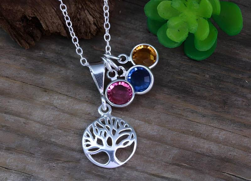 Großmutter Halskette, Personalisierter Familienbaum Mit 3 Geburtssteinen Oder Initial Small Baum Des Lebens. Mütter Halskette Großmutter Halskette, Personalisierter Familienbaum Mit 3 Geburtssteinen Oder Initial Small Baum Des Lebens. Mütter Halskette von LifeOfSilver