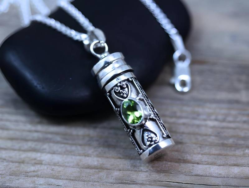 925 Sterling Silber Erinnerungsstein Halskette Peridot Stein. Locket Parfüm, Pillen. Wählen Sie Dicke Kette Männer Dünn Für Frauen. R-683 Pro von LifeOfSilver