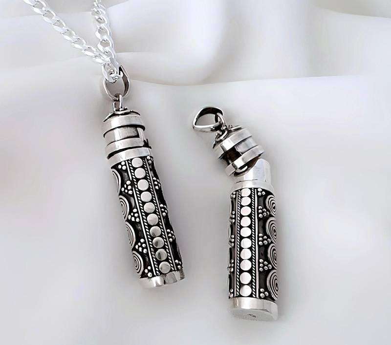 sterling Silber Gedenk Halskette Zylinder Medaillon Parfüm Pillen Medaillon. Nr. Charms Enthalten. Wählen Sie Dicke Kette Männer, Dünne Frauen 5044 von LifeOfSilver