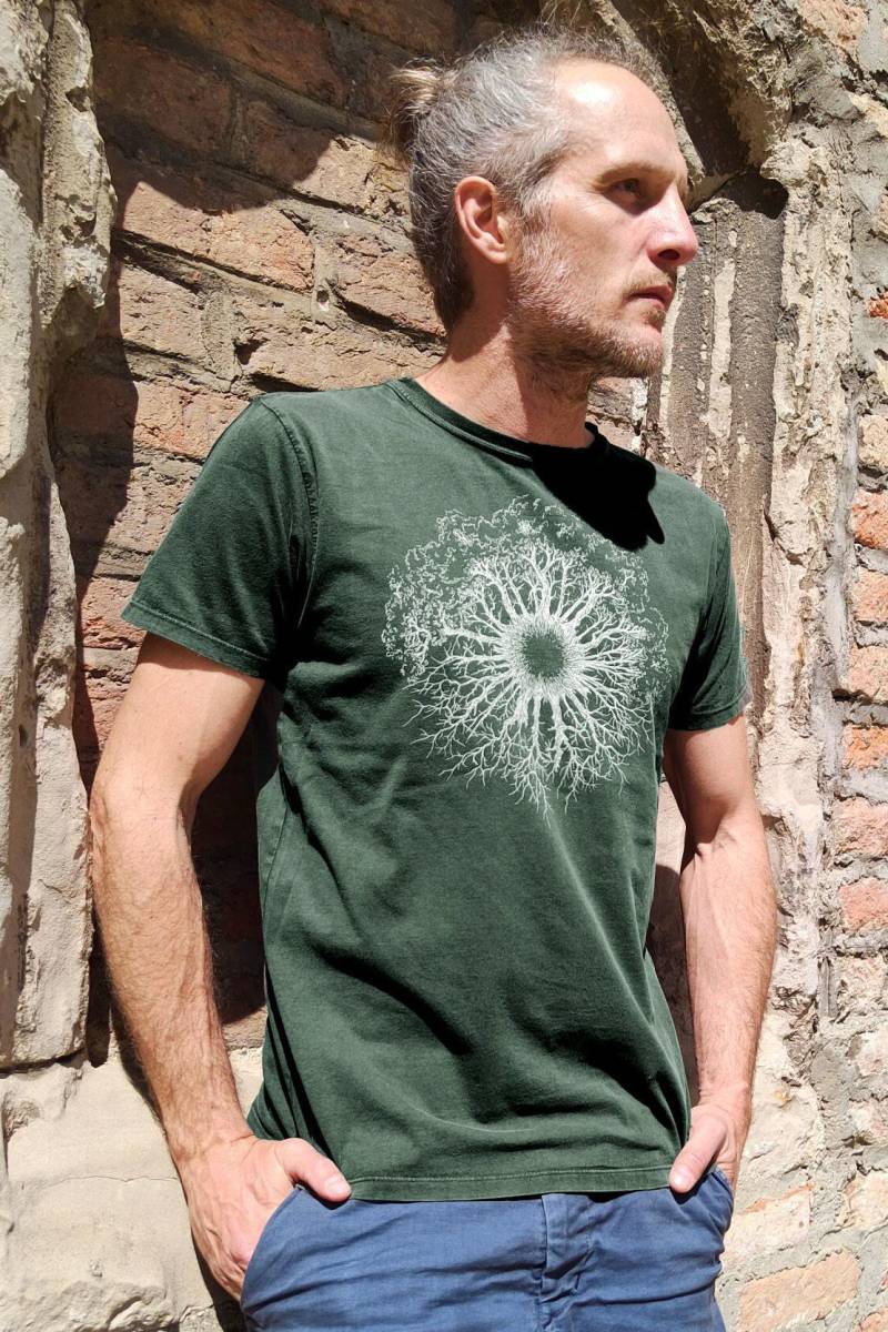 Bio T-Shirt Herren Aus Biobaumwolle Mit Baum Motiv Für Outdoor Und Freizeit Organic Cotton Tshirt Tree Design von LifeTreeDE