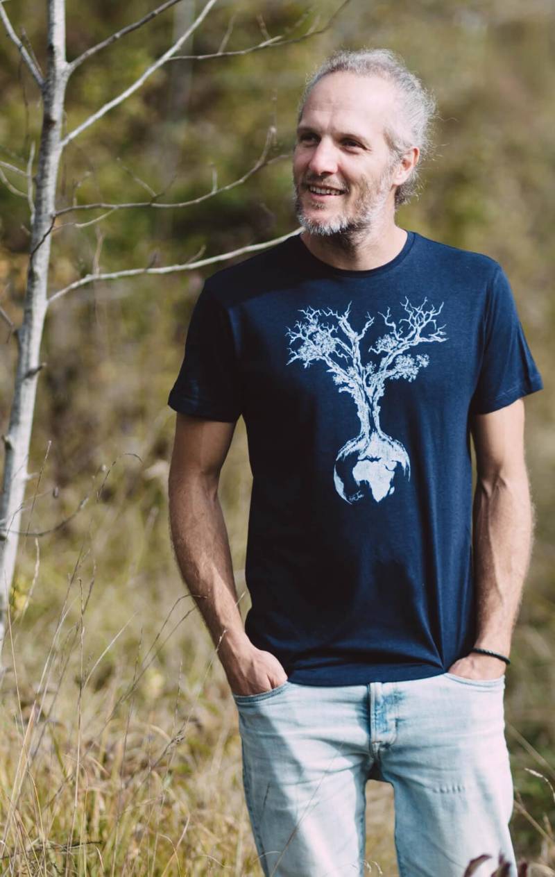 Bio T-Shirt Herren Aus Lenzing Ecovero Und Biobaumwolle Mit Weltenbaum Motiv Für Outdoor Freizeit Organic Cotton Tshirt Tree Men von LifeTreeDE