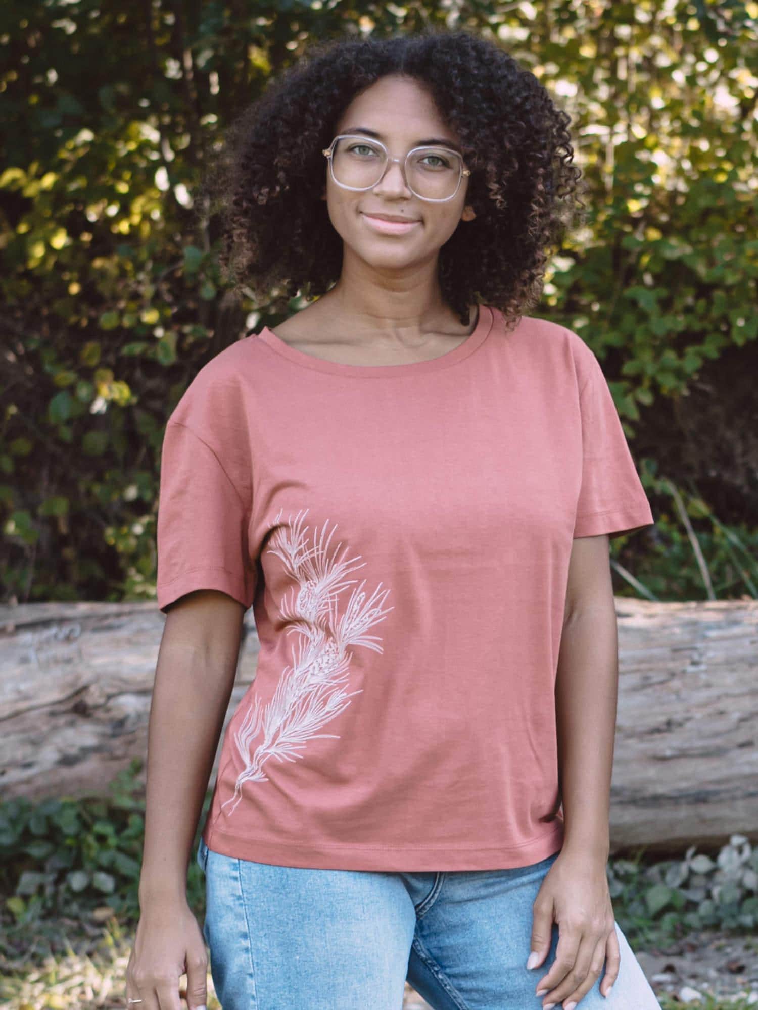 Eco-Friendly Organic Cotton T-Shirt, Pine Branch Design | Women's Loose Fit von LifeTreeDE
