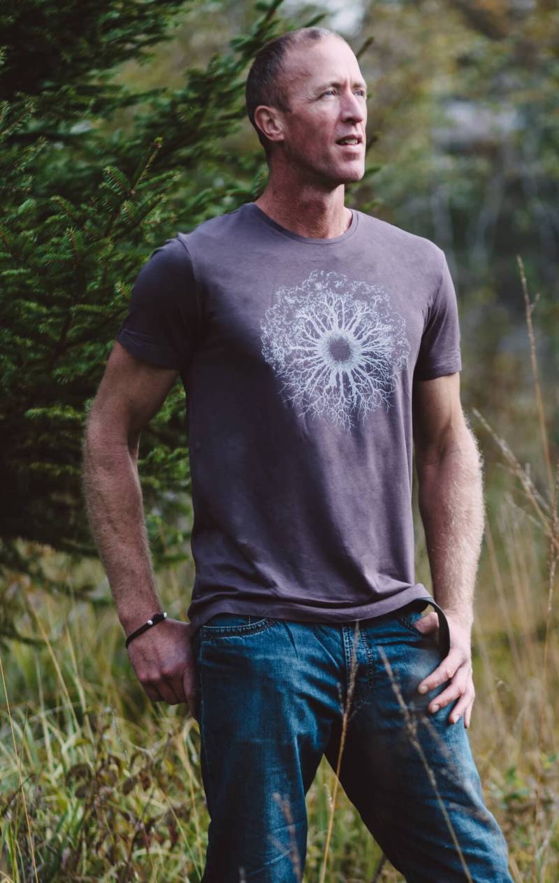Herren Shirt Woodeniris Aus Lenzing Ecovero Und Biobaumwolle/T-Shirt - Organic Cotton Tree Of Life Olive-Tree von LifeTreeDE