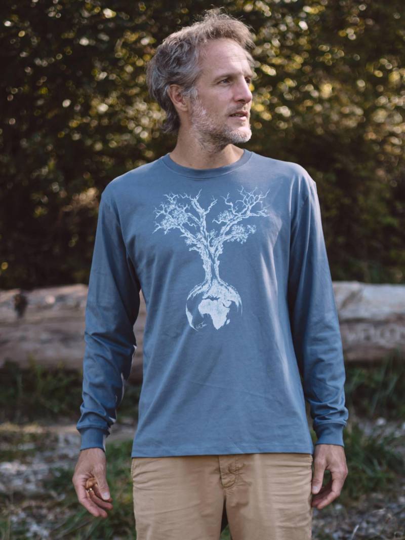 Organic Cotton Men's Longsleeve T-Shirt Faded Blue With "Weltenbaum" Print von LifeTreeDE