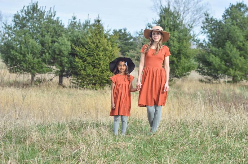 Frauen Bio-Baumwolle Boho Kleid, Fit Flare Minimalist Pocket Passendes Kleid Mommy Me, Kurzarm Nachhaltige Kleidung in Den Usa Hergestellt von LifecycleApparel