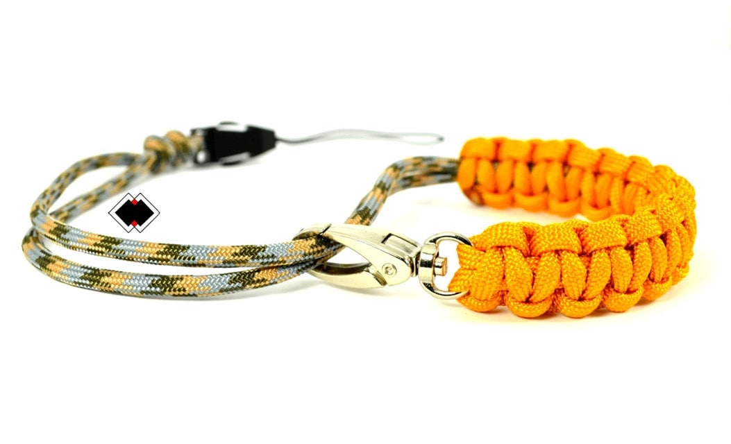 Paracord Kamera-Handschlaufe - Camo-Gold Verstellbar Mit Drehverschluss Und Schnellverschluss Maßanfertigung Made in Usa Paracord Kamera-Handschlaufe - Camo-Gold Verstellbar Mit Drehverschluss Und Schnellverschluss Maßanfertigung Made in Usa von LifelineOutdoorGear