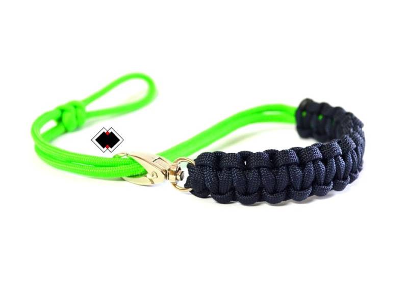 Paracord Kamera-Handschlaufe - Marineblau Und Lindgrün Verstellbar Made in Usa Paracord Kamera-Handschlaufe - Marineblau Und Lindgrün Verstellbar Made in Usa von LifelineOutdoorGear