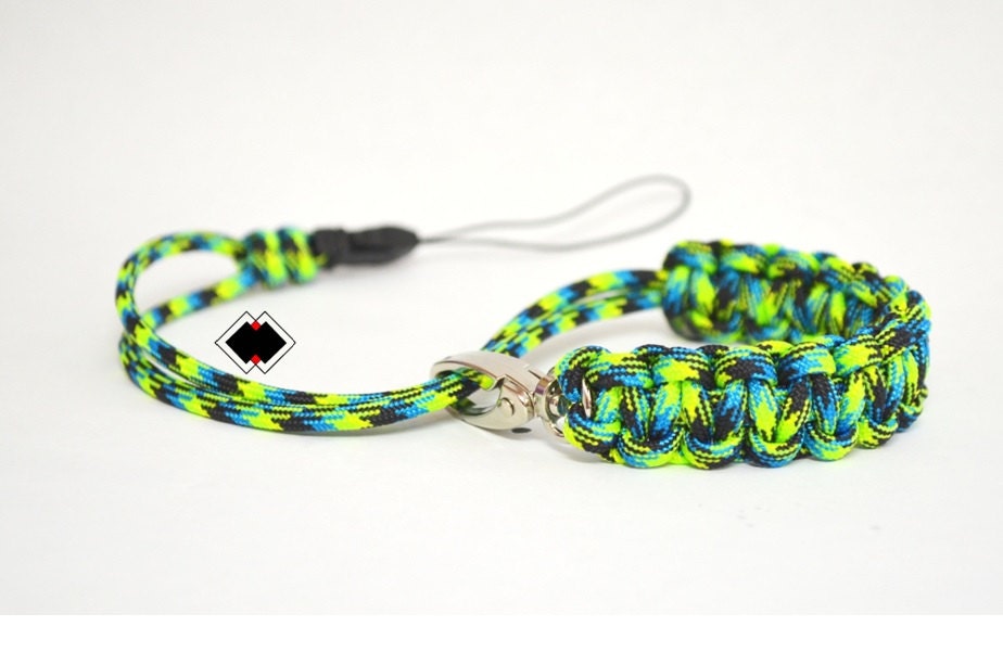 Paracord Kamera-Handschlaufe - Zombie6 Verstellbar Mit Drehverschluss Und Schnellverschluss Maßanfertigung Made in Usa Paracord Kamera-Handschlaufe - Zombie6 Verstellbar Mit Drehverschluss Und Schnellverschluss Maßanfertigung Made in Usa von LifelineOutdoorGear