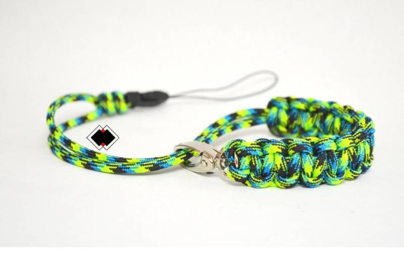 Paracord Kamera-Handschlaufe - Zombie6 Verstellbar Mit Drehverschluss Und Schnellverschluss Maßanfertigung Made in Usa von LifelineOutdoorGear