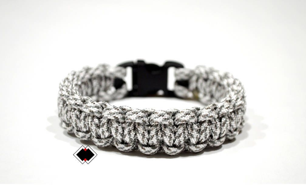 Paracord Survival Armband Artic Camo Handgefertigt in Den Usa Paracord Survival Armband Artic Camo Handgefertigt in Den Usa von LifelineOutdoorGear
