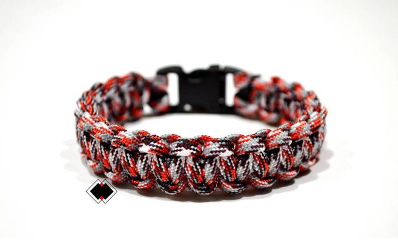 Paracord Survival Armband Rot Camouflage Handgefertigt in Den Usa von LifelineOutdoorGear