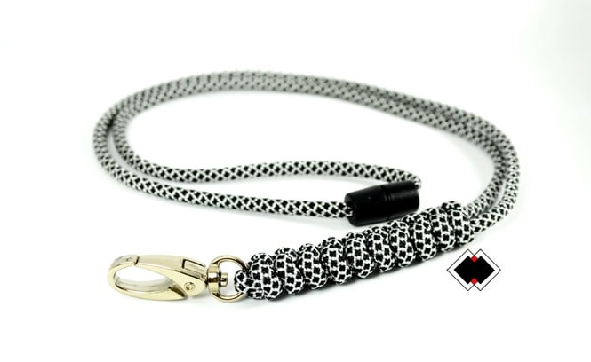 Schwarz-Weißes Diamantenes Paracord Schlüsselband - 550 Break Away Schnalle Made in Usa Schwarz-Weißes Diamantenes Paracord Schlüsselband - 550 Break Away Schnalle Made in Usa von LifelineOutdoorGear