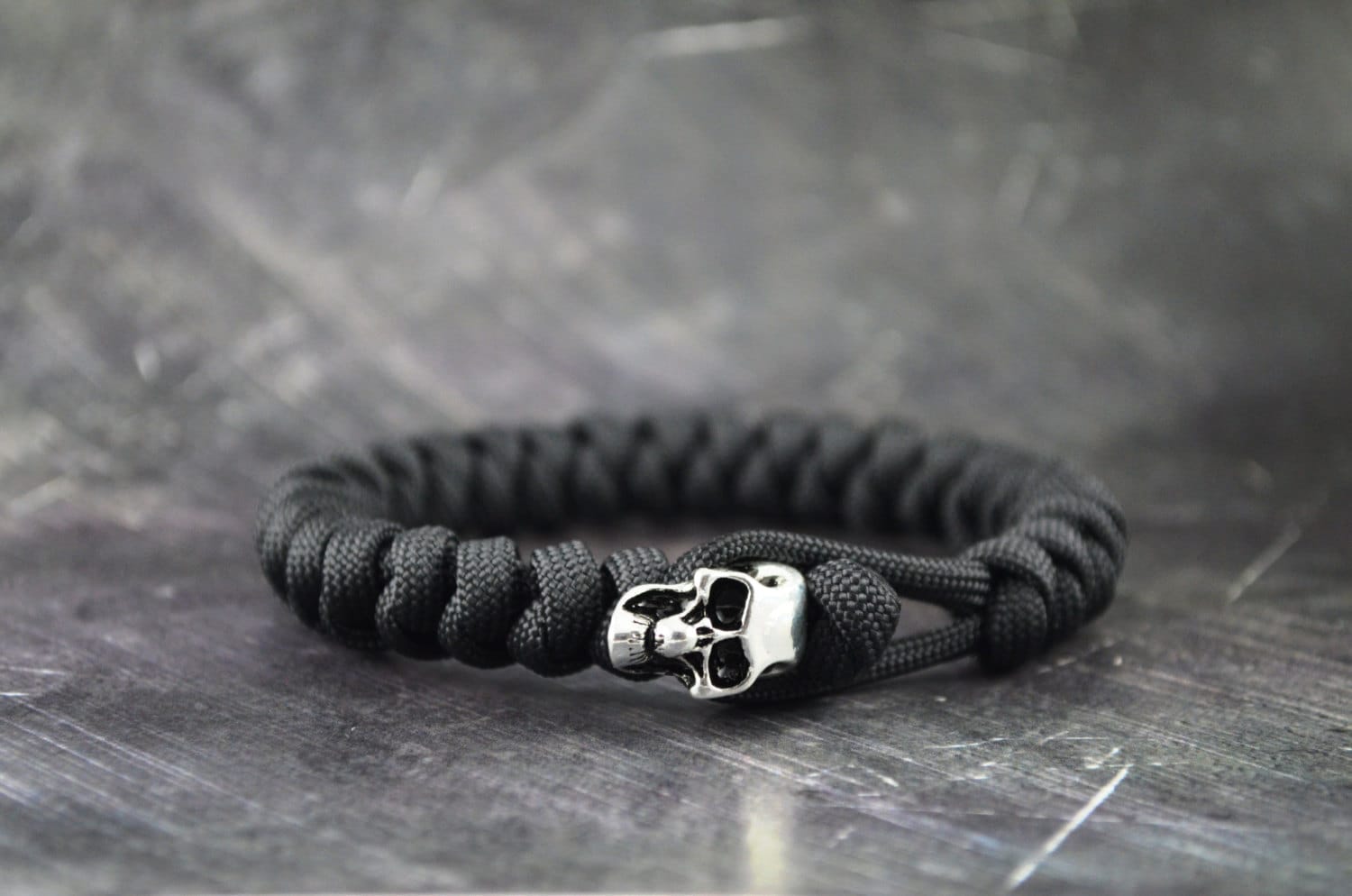 Skull Paracord Armband - Schwarz Skull Paracord Armband - Schwarz von LifelineOutdoorGear