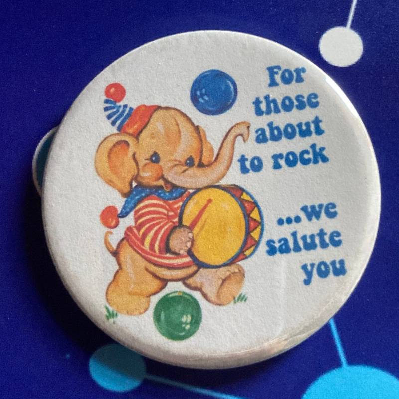 Acdc Vintage Mash-Up Pin Abzeichen Für Diejenigen, Die Bald Abrocken von LifesBigCanvas