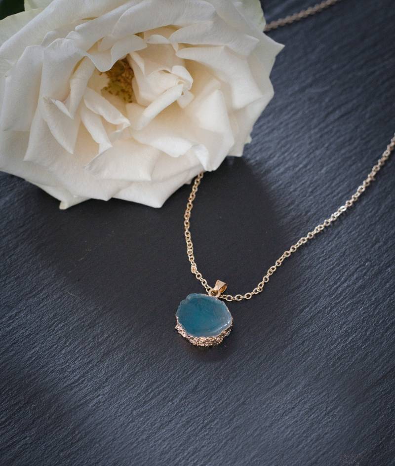 Edelstein-Kette | Naturstein Kette Aus Harz Mit Anhänger Goldener Edelstein von LifestyleAccessoires