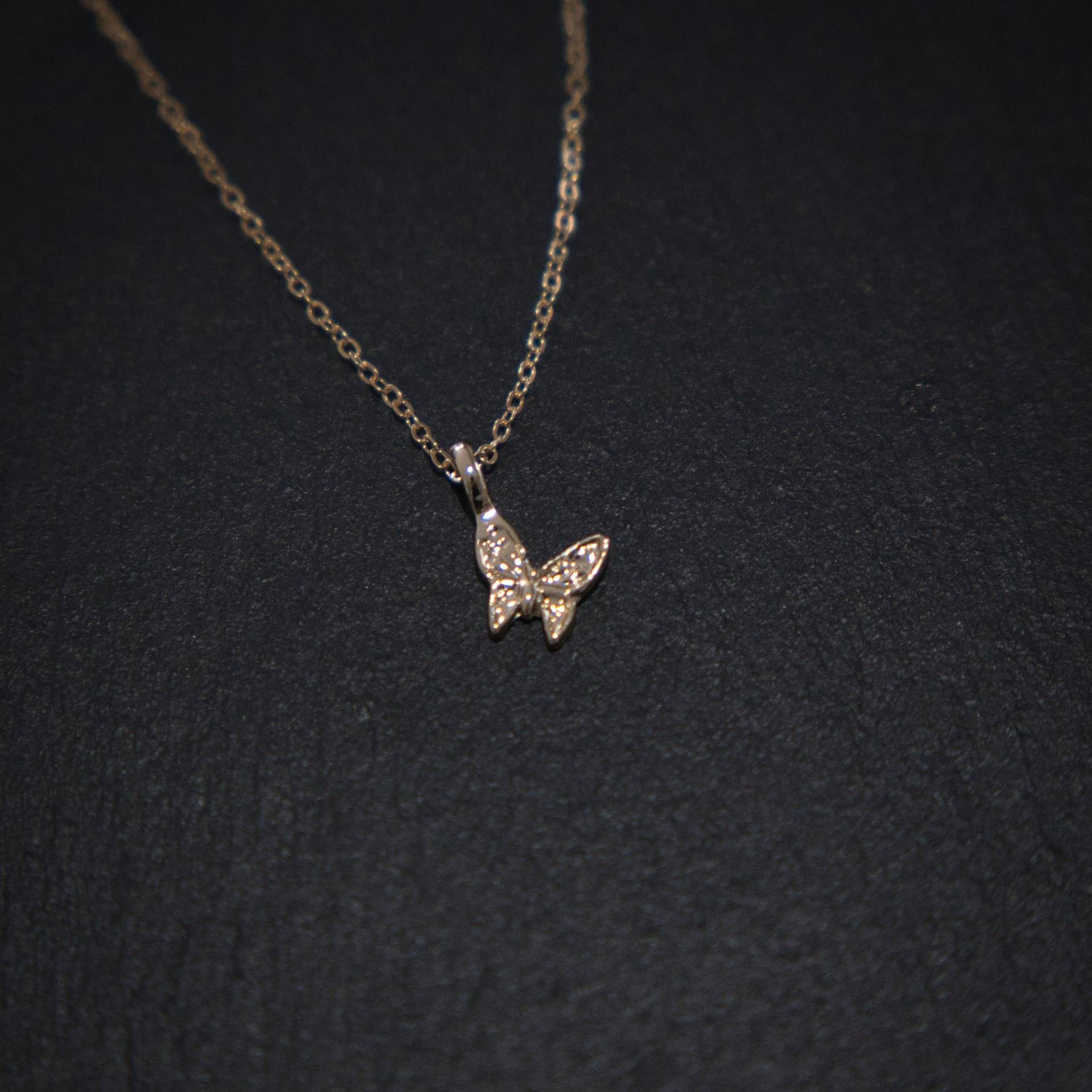 Schmetterlings-Kette, Goldene Kette Mit Einem Schmetterling Als Anhänger, Goldener Schmetterling, Schmetterlinskette, Botschaftskette Schmetterlings-Kette, Goldene Kette Mit Einem Schmetterling Als Anhänger, Goldener Schmetterling, Schmetterlinskette, Botschaftskette von LifestyleAccessoires