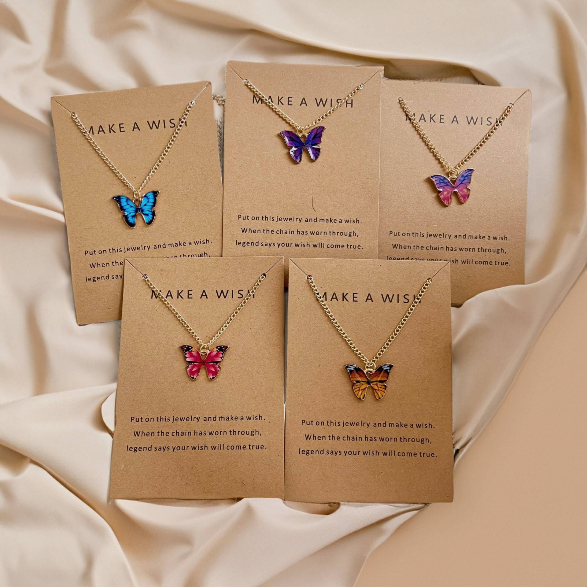 Schmetterlings-Kette | Goldene Kette Mit Schmetterlingsanhänger Goldener Schmetterling Schmetterlingskette Butterflyeffect Schmetterlings-Kette | Goldene Kette Mit Schmetterlingsanhänger Goldener Schmetterling Schmetterlingskette Butterflyeffect von LifestyleAccessoires
