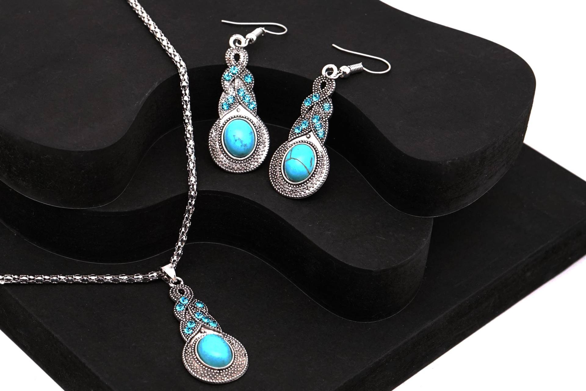 Halskette Mit Ohrringen, Elegantes Türkis Schmuckset Halskette Mit Ohrringen, Elegantes Türkis Schmuckset von LifestyleByDK