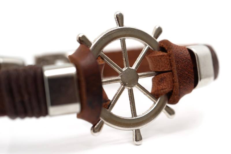 Lederarmband in Braun, Maritimes Design Mit Meeresakzent von LifestyleByDK