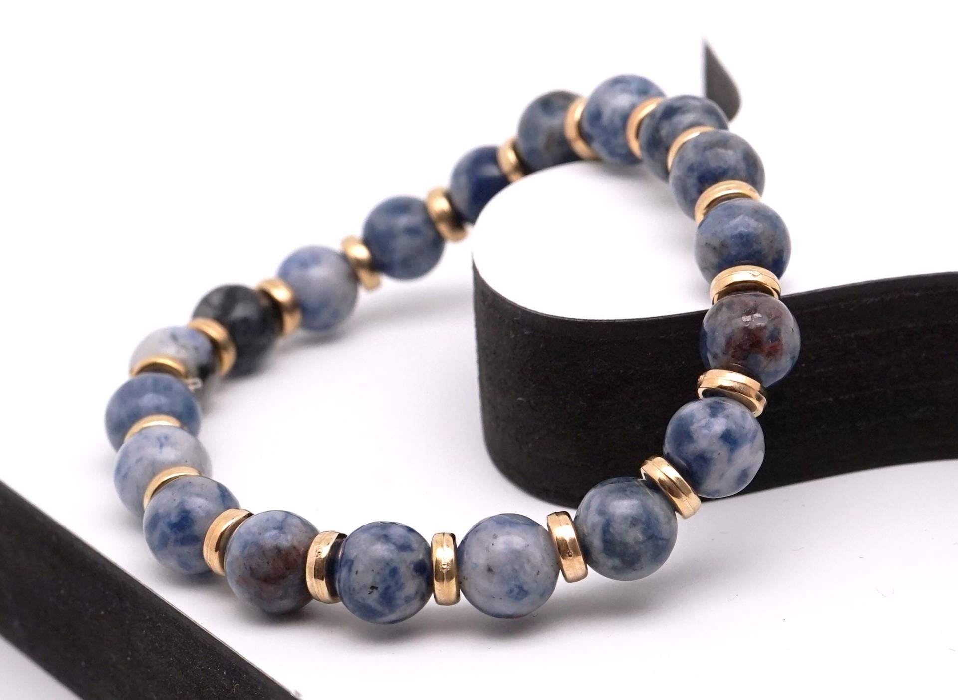 Elegantes Armband Naturstein Mit Goldenen Perlenakzenten. Edelstein, Geschenkidee, Kugel 8mm, Schmuck von LifestyleByDana