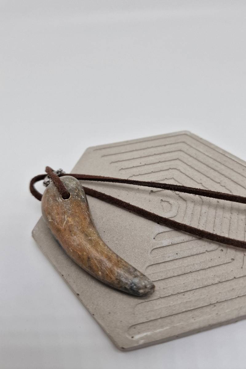 Halskette Mit Anhänger Aus Speckstein, Männer, Damen, Geschenkidee, Länge 52 cm, Lederschnurr Halskette Mit Anhänger Aus Speckstein, Männer, Damen, Geschenkidee, Länge 52 cm, Lederschnurr von LifestyleByDana