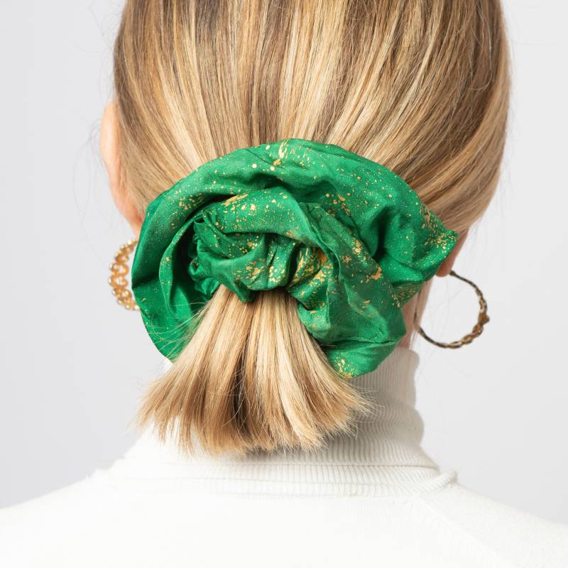 Grün Gold Seide Scrunchie Messy Bun Party Weihnachtsgeschenk von LigaKandele