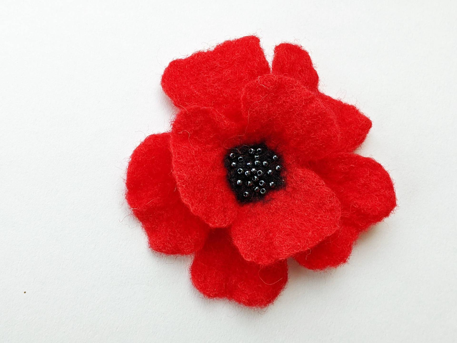 Nass Gefilzte Mohnblumen Brosche Rote Blumen Anstecknadel Mit Perlen Nass Gefilzte Mohnblumen Brosche Rote Blumen Anstecknadel Mit Perlen von LightAndFelt
