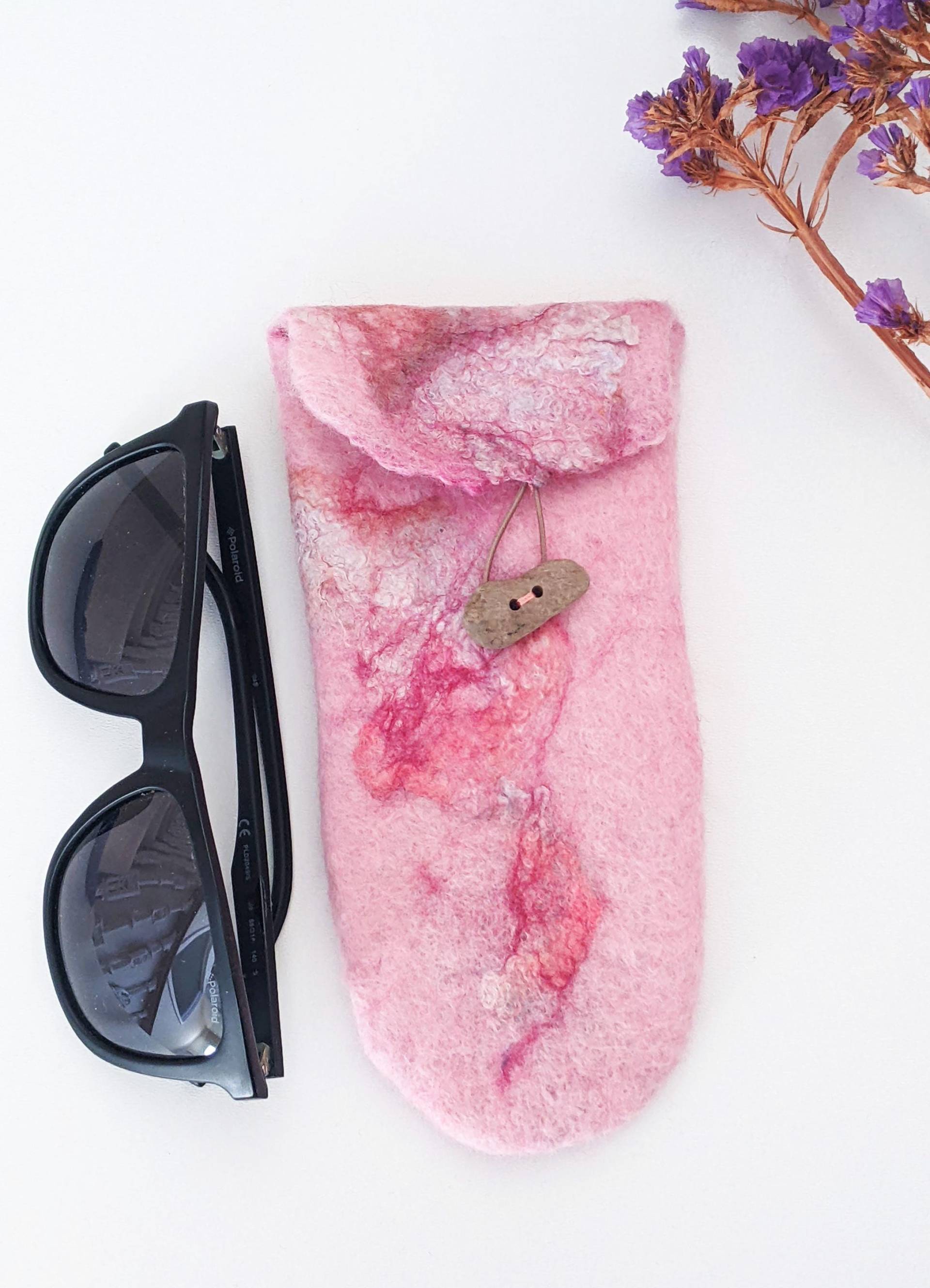 Rosa Gefilzte Brillentasche Aus Merinowolle & Seide von LightAndFelt