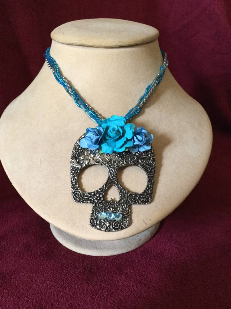 Schädel Halskette; Metall & Blume Anhänger Schädel Halskette; Metall & Blume Anhänger von LightBendStudios