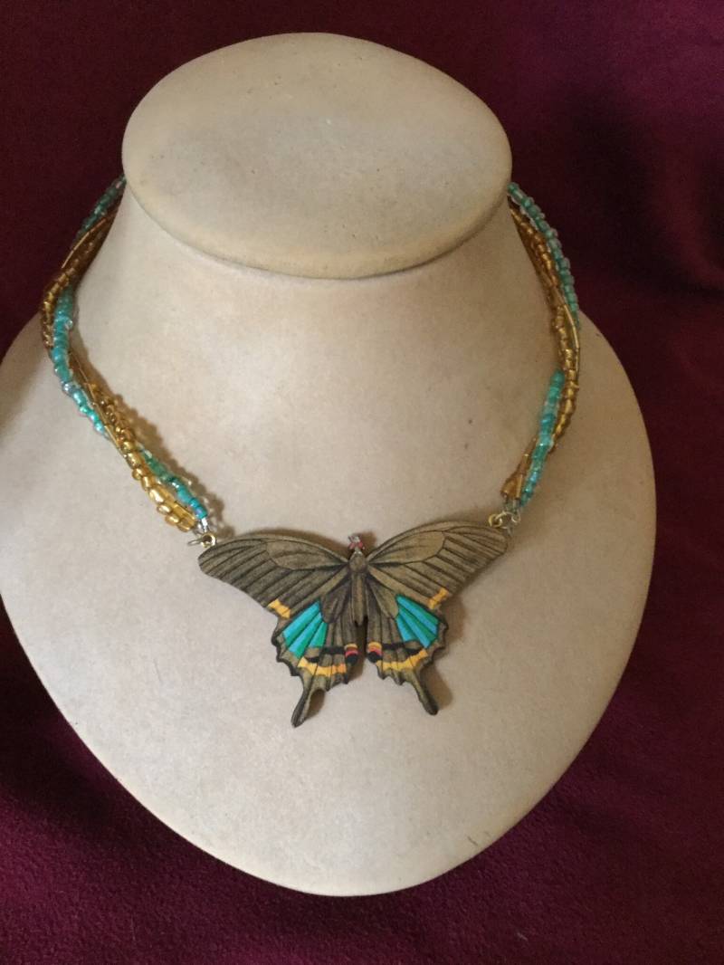 Schmetterling Halskette; Holz Halskette Schmetterling Halskette; Holz Halskette von LightBendStudios