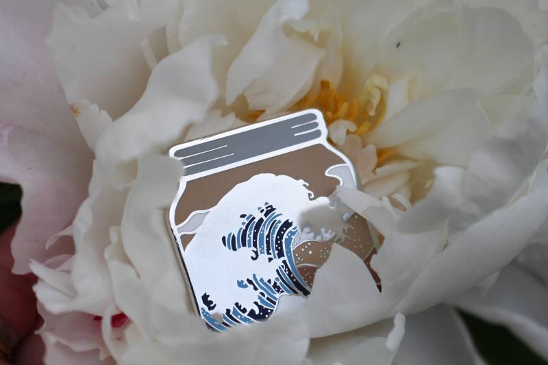 Die Welle in Einem Jar Harten Emaille Pin | Flair Brosche Hut Anstecknadel Kunst Die Welle in Einem Jar Harten Emaille Pin | Flair Brosche Hut Anstecknadel Kunst von LightOfTheMoonPins