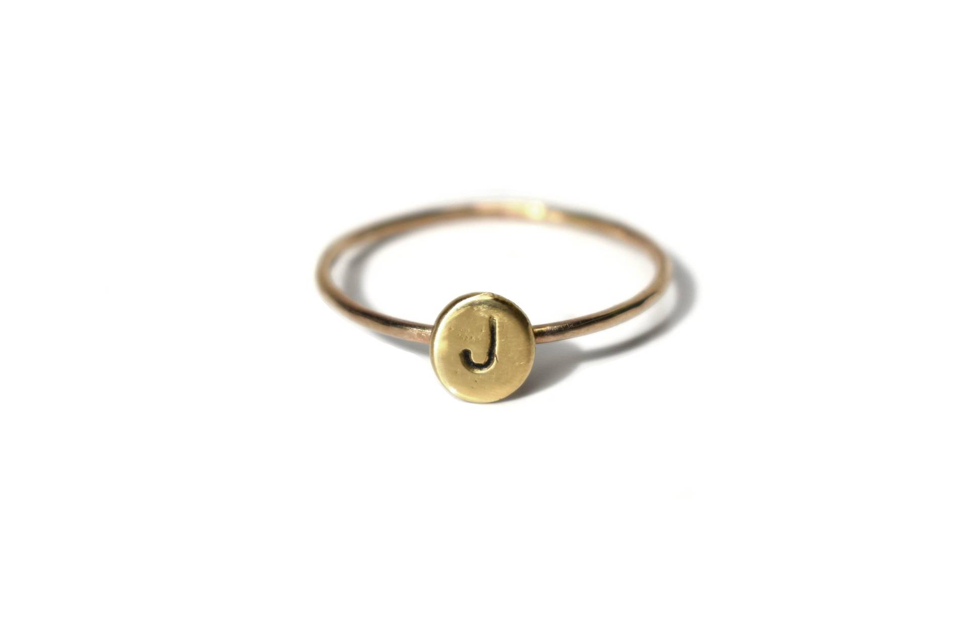 Handgestempelter Großer Buchstabe Ring - 585Er Gelbgold Handgestempelter Großer Buchstabe Ring - 585Er Gelbgold von LihikaiJewelry