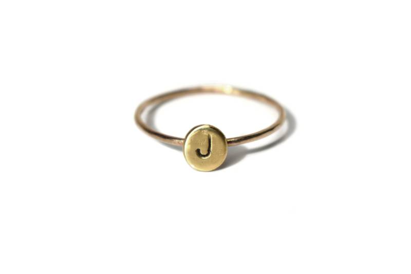 Handgestempelter Großer Buchstabe Ring - 585Er Gelbgold von LihikaiJewelry