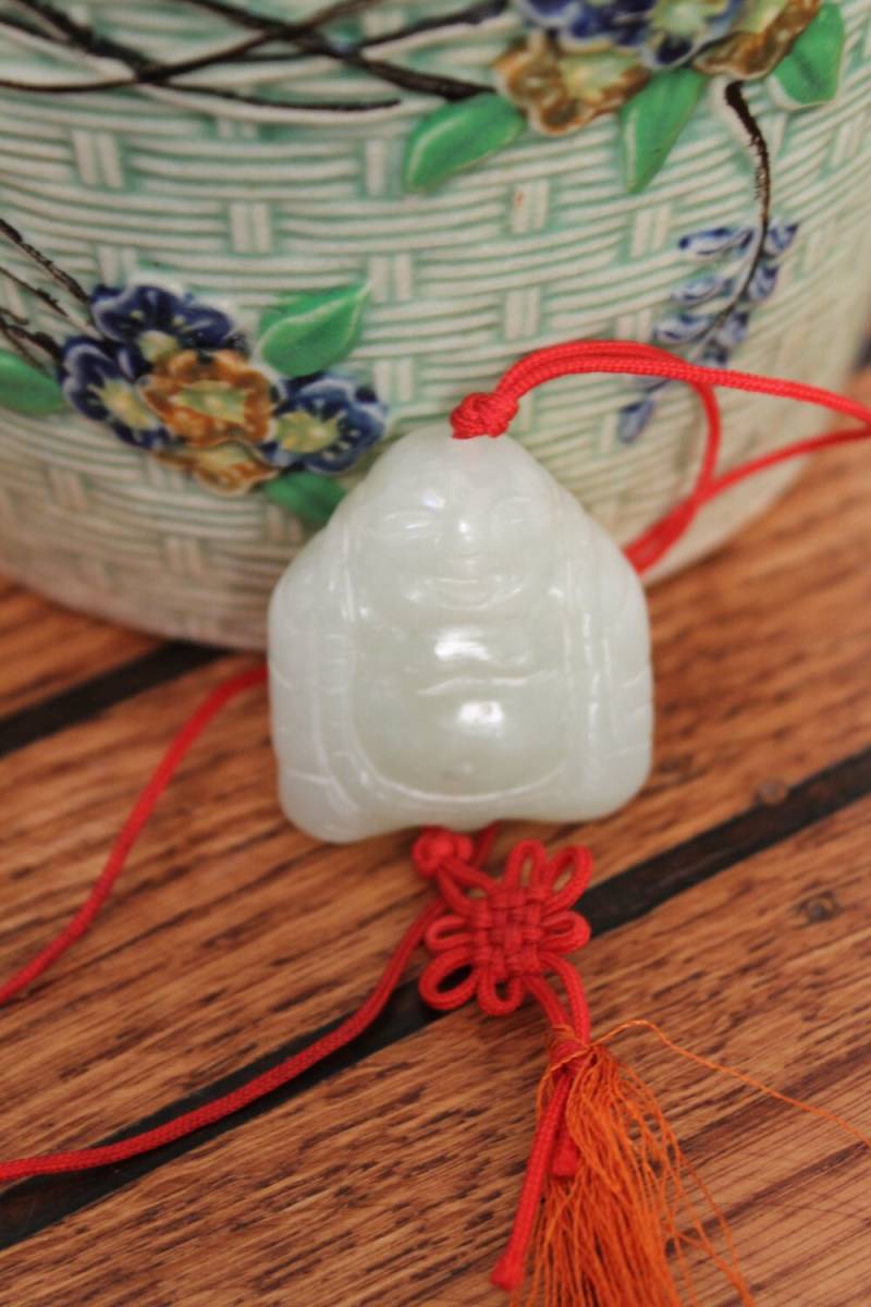 50S Antiker Hell-Grüner Jade Buddha Anhänger/Durchscheinender Jadeit 3, 8 cm Breit 4, 5 Hoch von Liinaloom