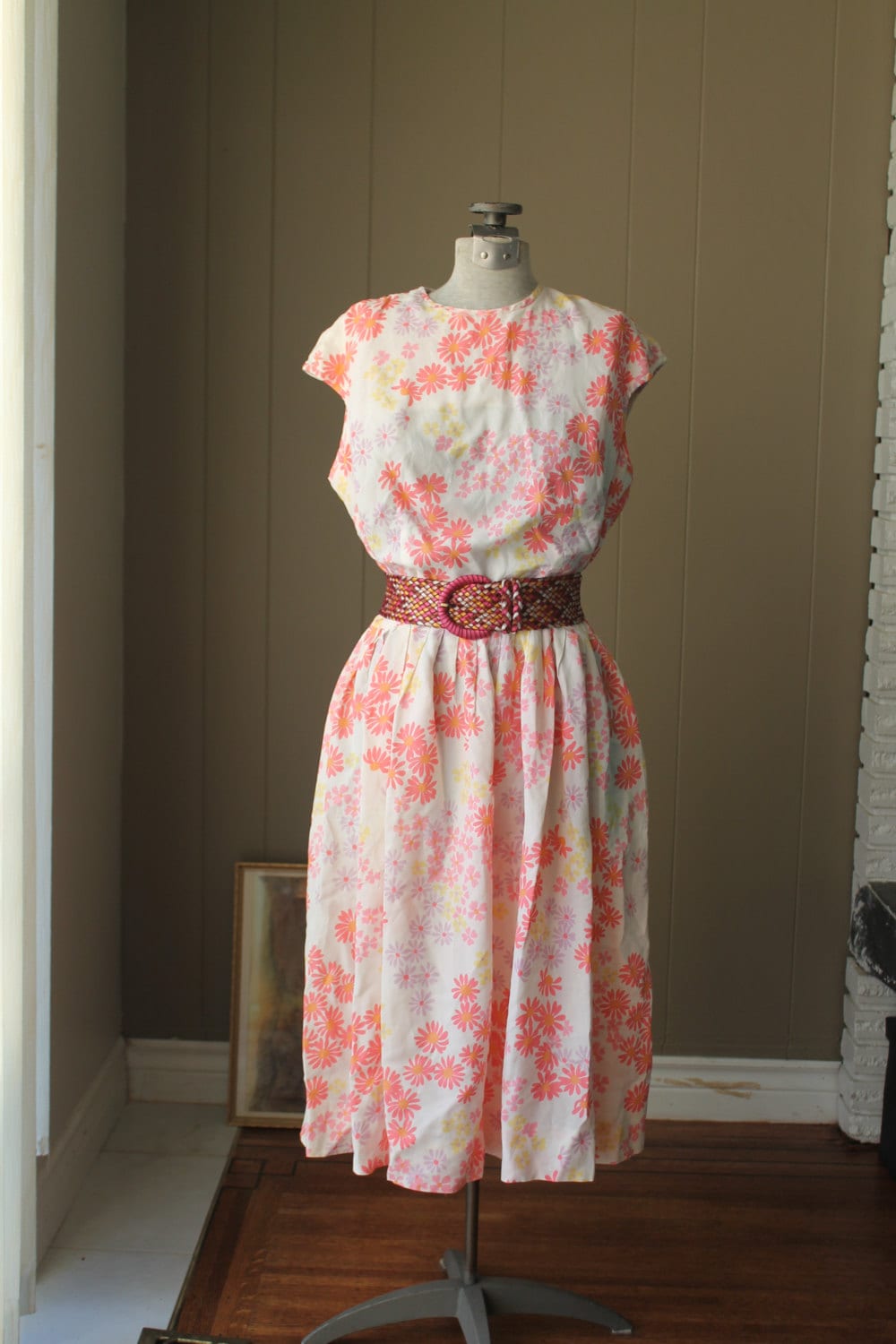 60Er Jahre Stacey Ames Kleid, Frühlingskleid, Fit & Flare Daisy Print Viskose Floral Rosa von Liinaloom