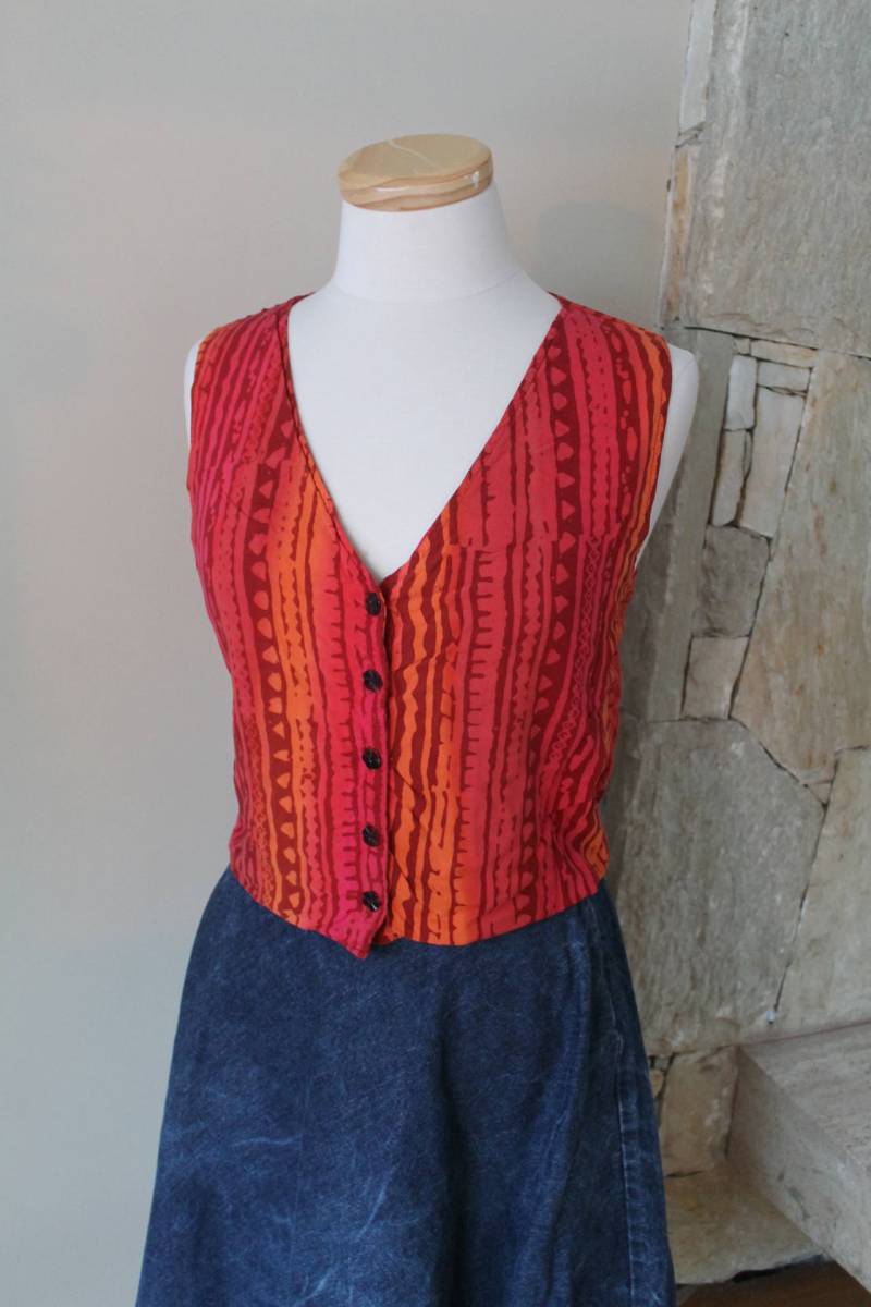 70Er Jahre Batik Hawaii Weste Boho Festival Crop Top Serendipity Viskose Bluse Knöpfe Klein von Liinaloom