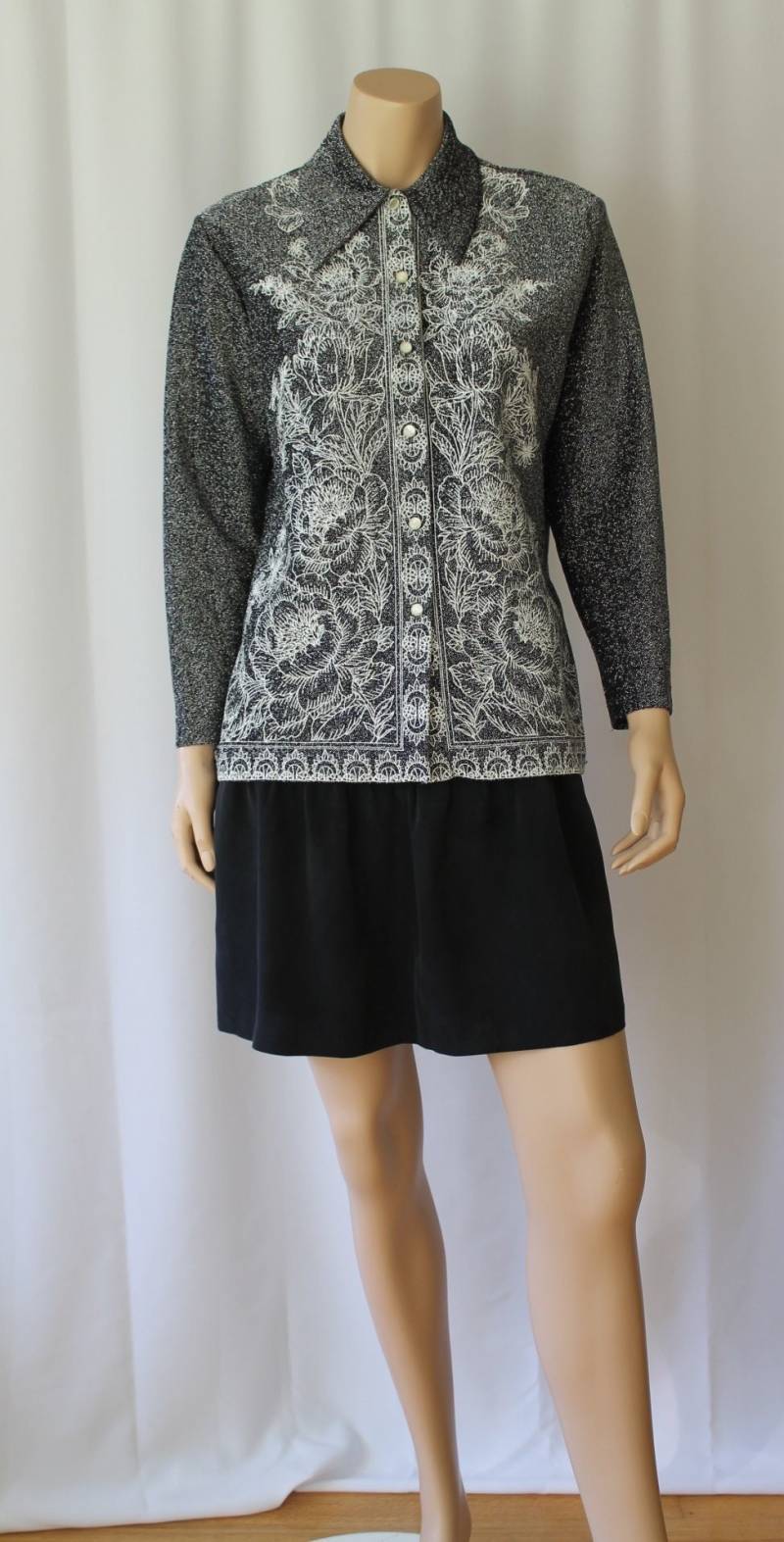 70S Lurex Silber Hemd, Bis 42 cm Büste, Besticktes Metallic Selten Mylar Dolch Kragen von Liinaloom