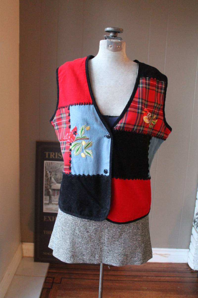 Seltene Cardinal Vogel Weste Denim Cord Bestickt Weihnachten Geschenkidee Unisex Vogelbeobachter von Liinaloom