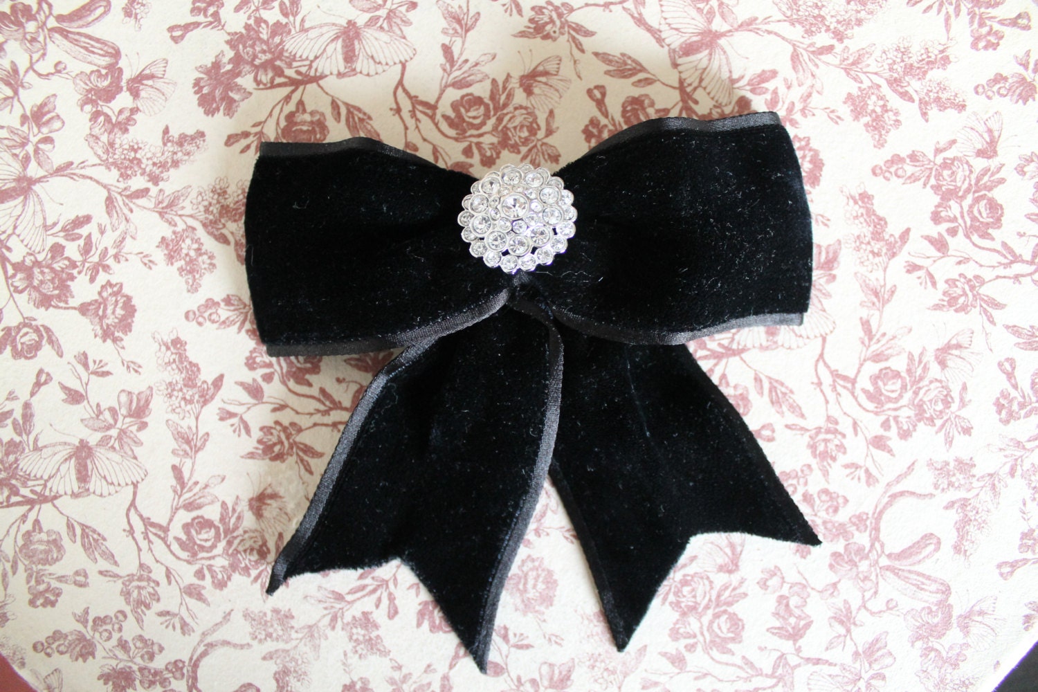 Vintage Strass Brosche, Silber Schwarze Samt Schleife, Brosche/Schleife von Liinaloom