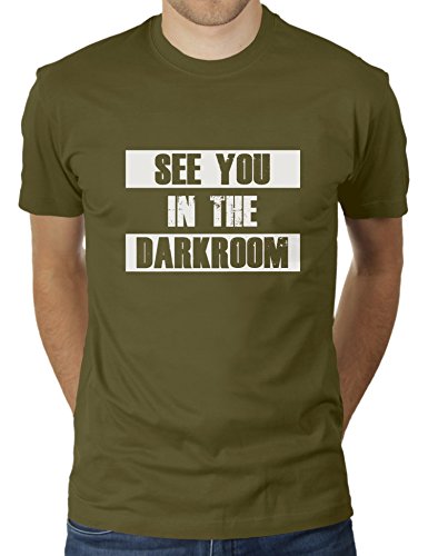 See You In The Darkroom - Herren T-Shirt von KaterLikoli, Gr. 2XL, Olive von Likoli