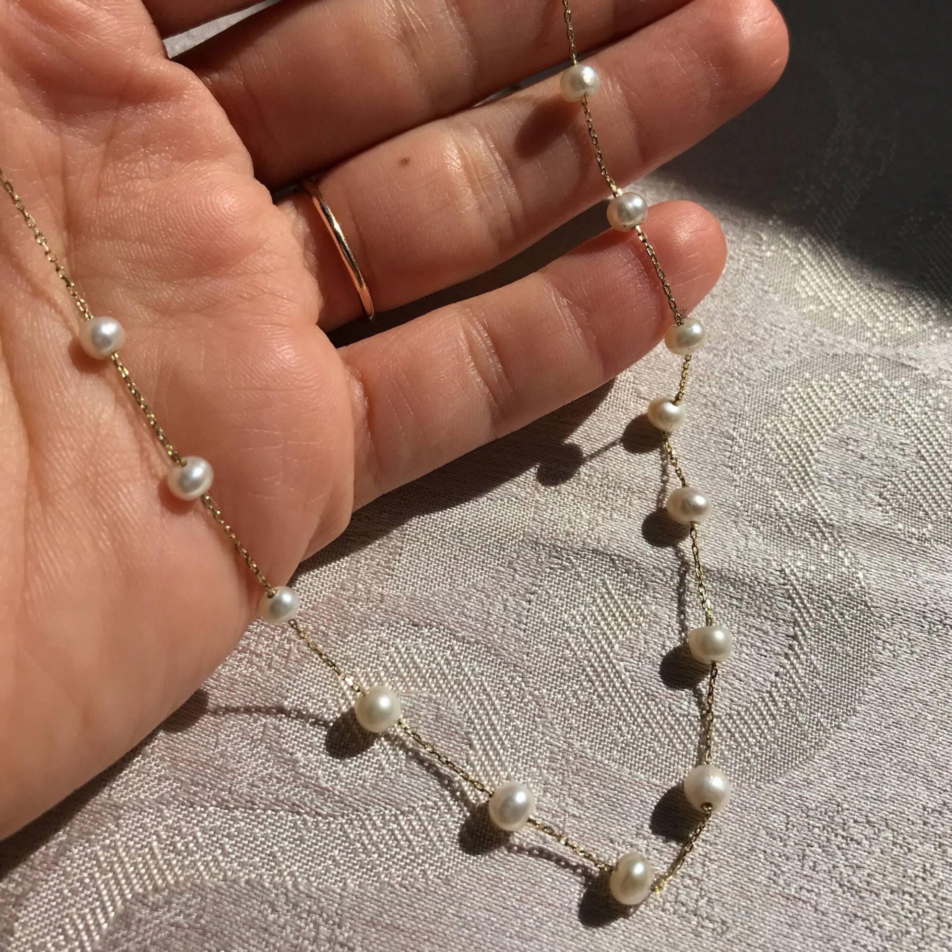 Naturel Perlenkette 14K Solid Gold/Winzige 4 Mm Muttertagsgeschenk Handgemachte Valentinstaggeschenk Naturel Perlenkette 14K Solid Gold/Winzige 4 Mm Muttertagsgeschenk Handgemachte Valentinstaggeschenk von LikyaGoldJewellery