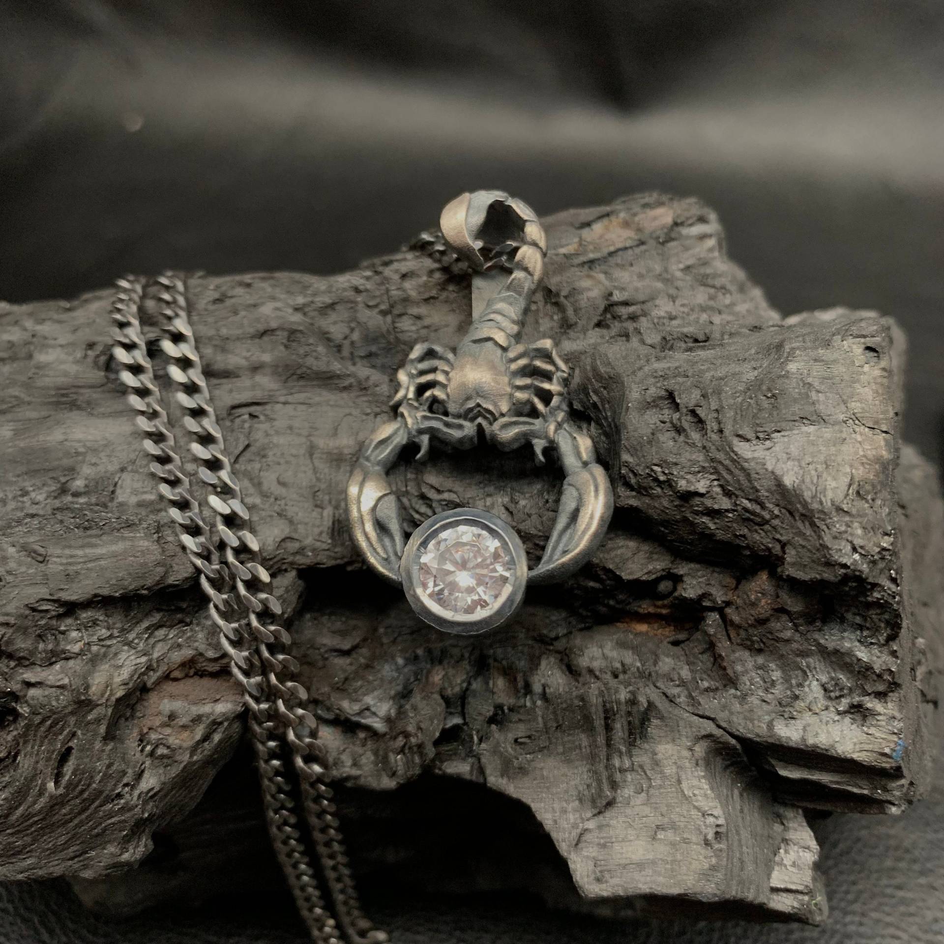 Skorpion Halskette, Zirkon Stein Anhänger, Sternzeichen Männer Schmuck, Horoskop Tier Halskette | 925Er Silber von LikyaJewelry
