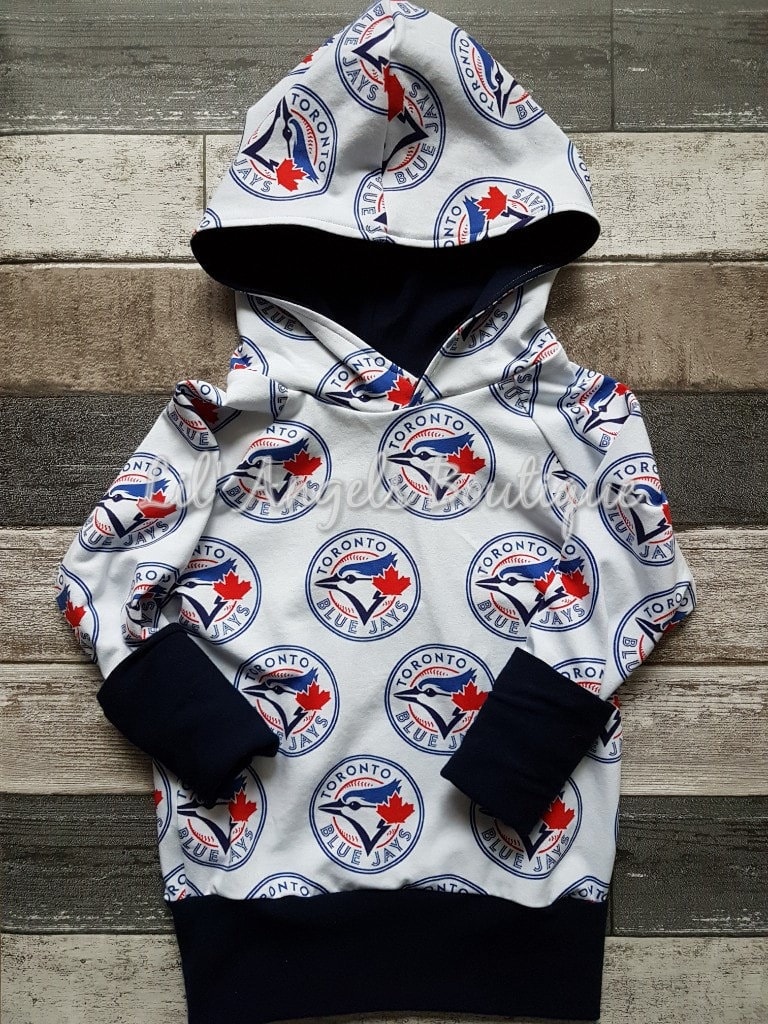 Wachsen Sie Mit Mir Hoodie Avengers, Toronto Blue Jay's, Buffalo Plaid, Wildnis, Raptors, Maple Leafs Wachsen Sie Mit Mir Hoodie Avengers, Toronto Blue Jay's, Buffalo Plaid, Wildnis, Raptors, Maple Leafs von LilAngelsBoutiques