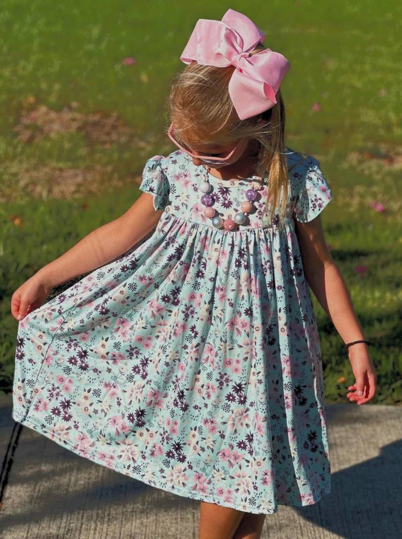 Blaues Kleid Mit Blumenmuster Zum Binden von LilBestiesDesign