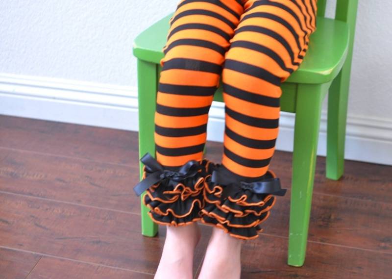 Halloween Farbige Streifen Leggings Mit Vollen Rüschen/Schwarz Und Orange Mädchen von LilDimples
