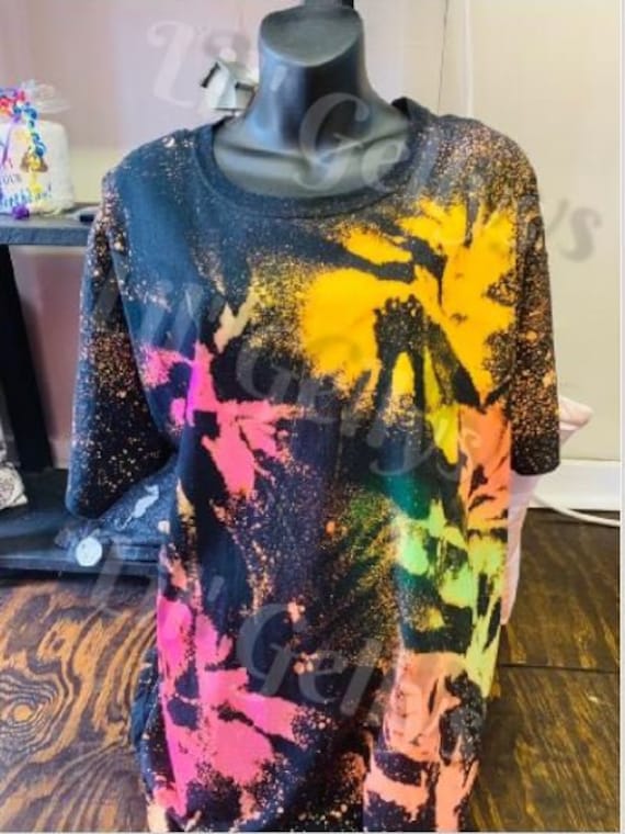 Regenbogen Batik Baumwoll Shirt Einzigartiges Gebleichtes Design von LilGellys