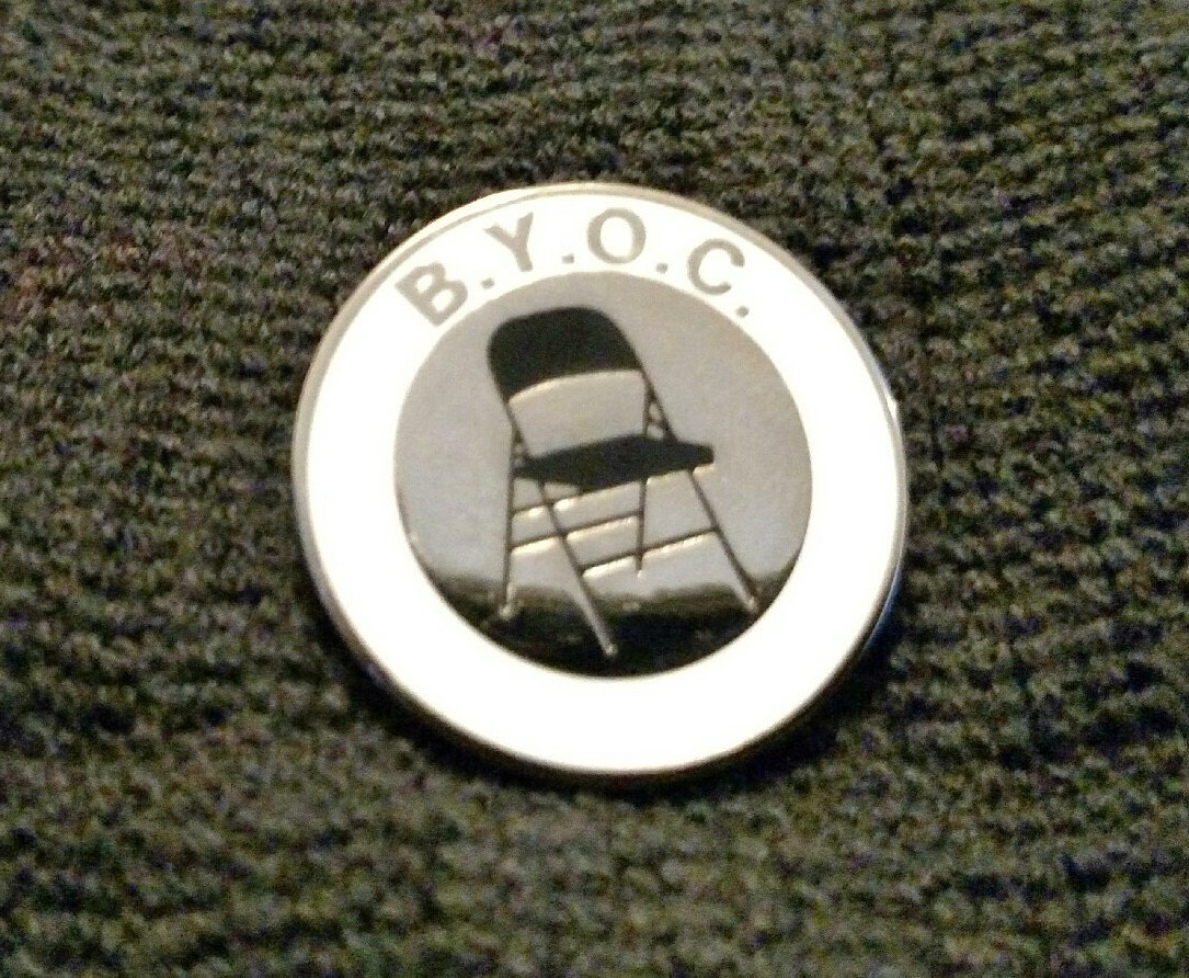 Schwarzer Byoc Pin von LilPerSister